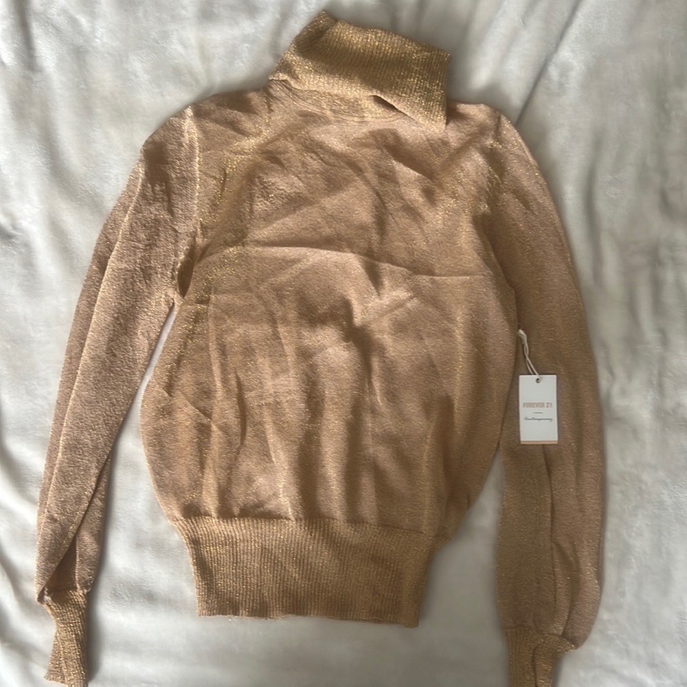 Forever 21 contemporary top blush/gold size small